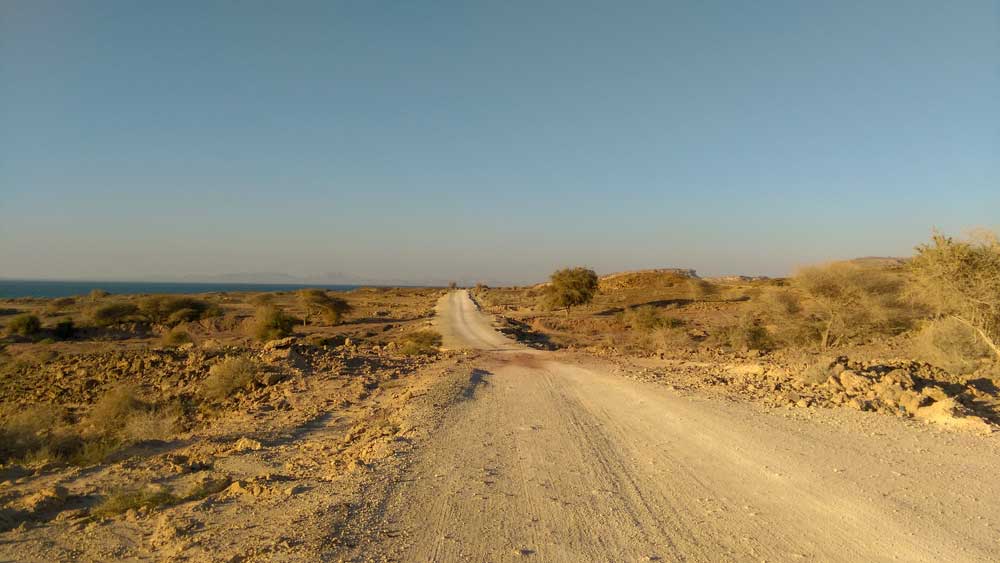 Пустынные дороги Хенгама