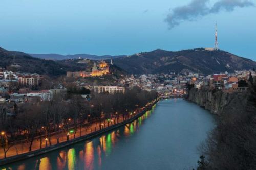 tbilisi-old-city-river